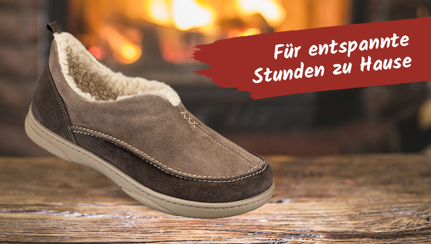 Modischer und kombistarker Bootie aus weichem Veloursleder mit gepolstertem Schaftrand aus Nappaleder.